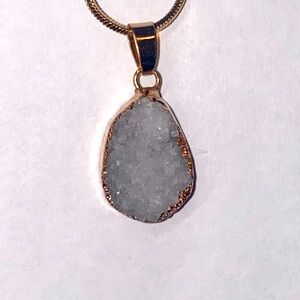 Quartz pendant necklace ❤️ White